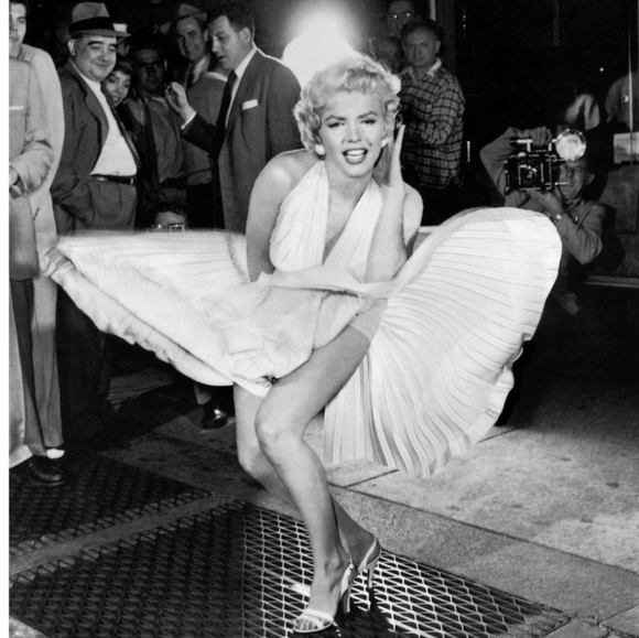 Powder Room Vanity Boudoir Jewelry Accessories - Picture 3 of 16